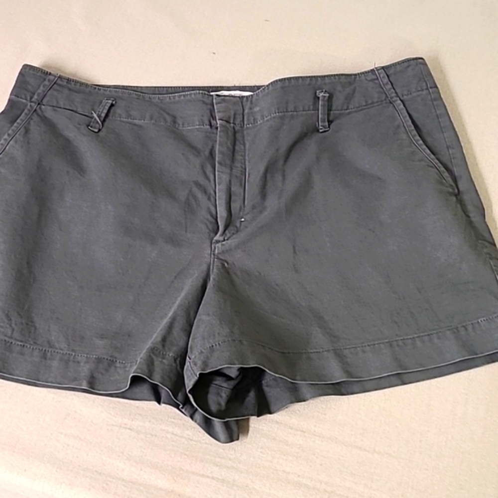LOFT Size 12 Olive Green Shorts